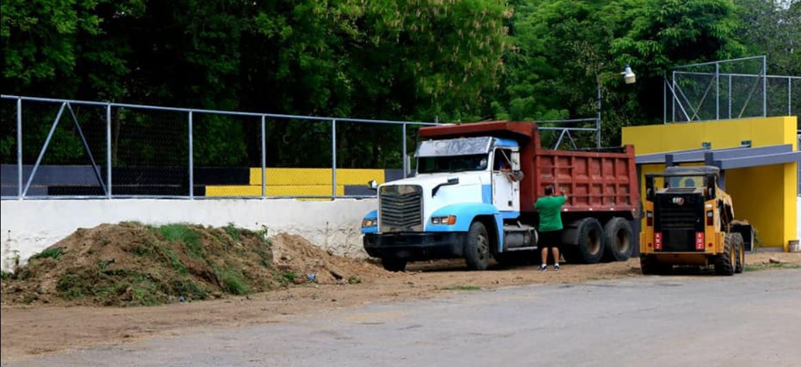 Alcaldía de Zacatecoluca realizó trabajos de mantenimiento al estadio del CD. Platense alcaldia-de-zacatecoluca-realizo-trabajos-de-mantenimiento-al-estadio-del-cd-platense